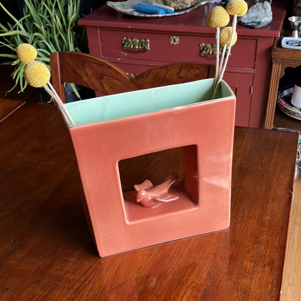 Vintage rare red wing bird square vase!🧡💚